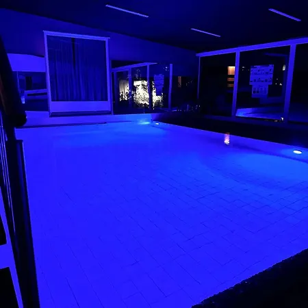 ليندنهوف باي كروس ورلد أيه جي 3* برينز