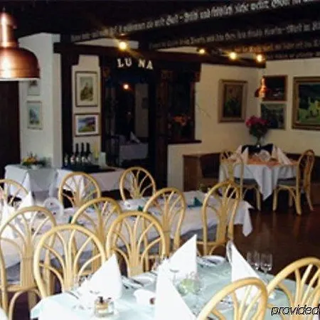 ليندنهوف باي كروس ورلد أيه جي فندق