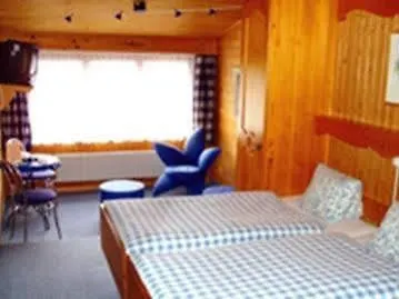 ليندنهوف باي كروس ورلد أيه جي