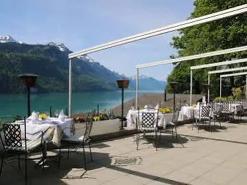 ليندنهوف باي كروس ورلد أيه جي 3* برينز